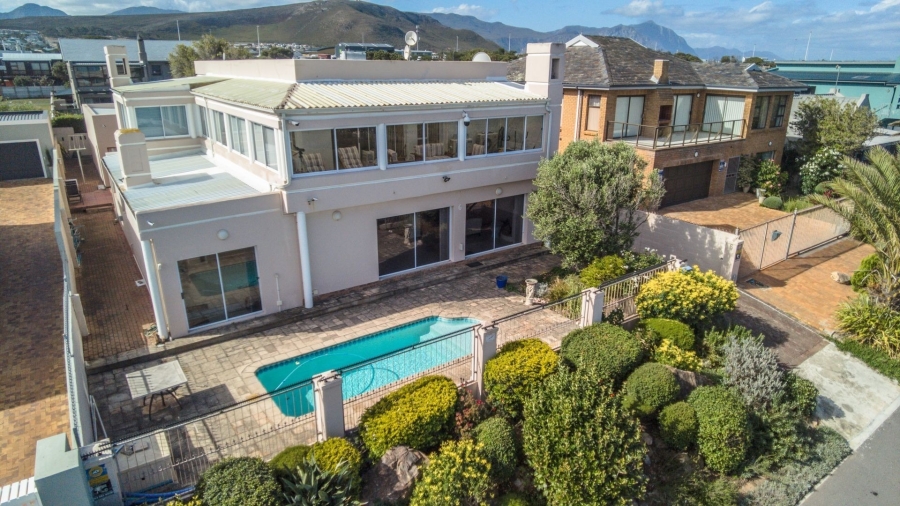 5 Bedroom Property for Sale in Sandbaai Western Cape